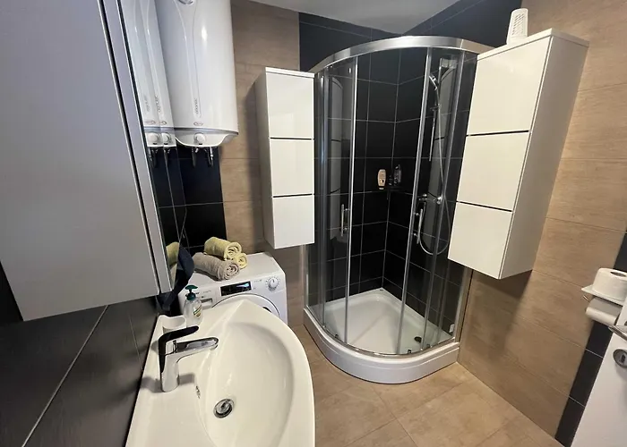 Adam & Eva, Near Terme Olimia, Free Parking פודצ'טרטק