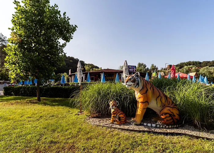 Adam & Eva, Near Terme Olimia, Free Parking ポドチェトルテク